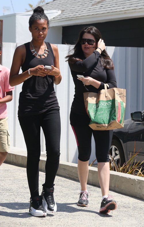 Khloe Kardashian z dziećmi swego męża (FOTO)