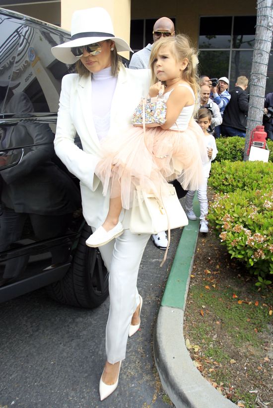 Wszystko, co musicie wiedzieć o ciąży Khloe Kardashian