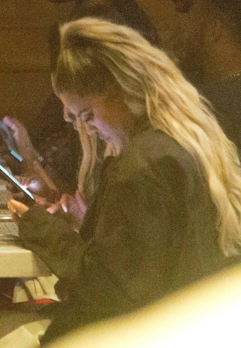 Khloe Kardashian tłumaczy, czemu miała TAKĄ minę na zdjęciach Khloe Kardashian tłumaczy, czemu miała TAKĄ minę na zdjęciach