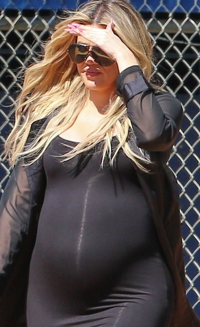 Khloe Kardashian niedługo RODZI! W tej sukience TO WIDAĆ Khloe Kardashian niedługo RODZI! W tej sukience TO WIDAĆ