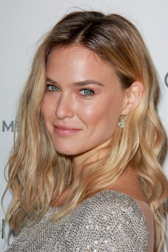 Bar Refaeli pokazała się w bikini! Takie ciało trzy tygodnie po ciąży?! (FOTO) Bar Refaeli pokazała się w bikini! Takie ciało trzy tygodnie po ciąży?! (FOTO)