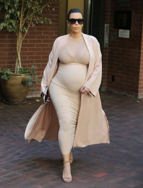 Kim Kardashian wyznacza nowy kanon piękna (FOTO)