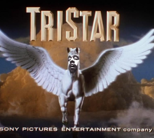 Kanye West usnął w galerii - internet śmieje się memami 