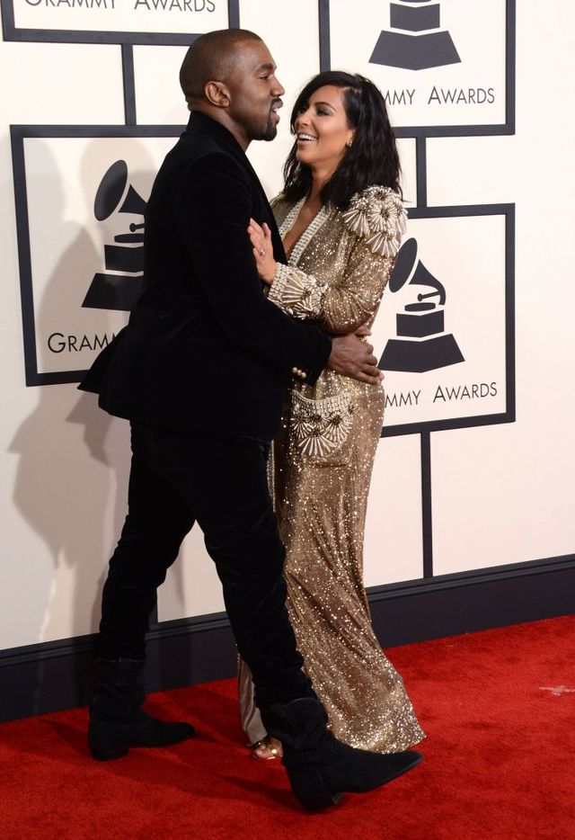 Choinka Kim Kardashian-West? Pfff! Wszystkie inne to przy niej KRZACZKI (Snap) Choinka Kim Kardashian-West? Pfff! Wszystkie inne to przy niej KRZACZKI (Snap)