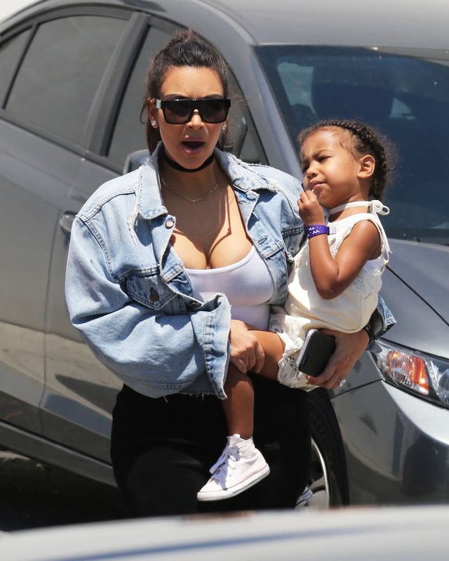 4-letnia Nori po raz pierwszy poczuła ZAŻENOWANIE na widok mamy