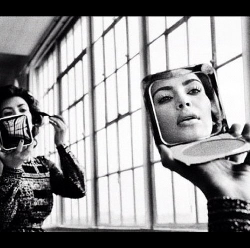 Kim jest fanką lateksu (FOTO) Kim jest fanką lateksu (FOTO)