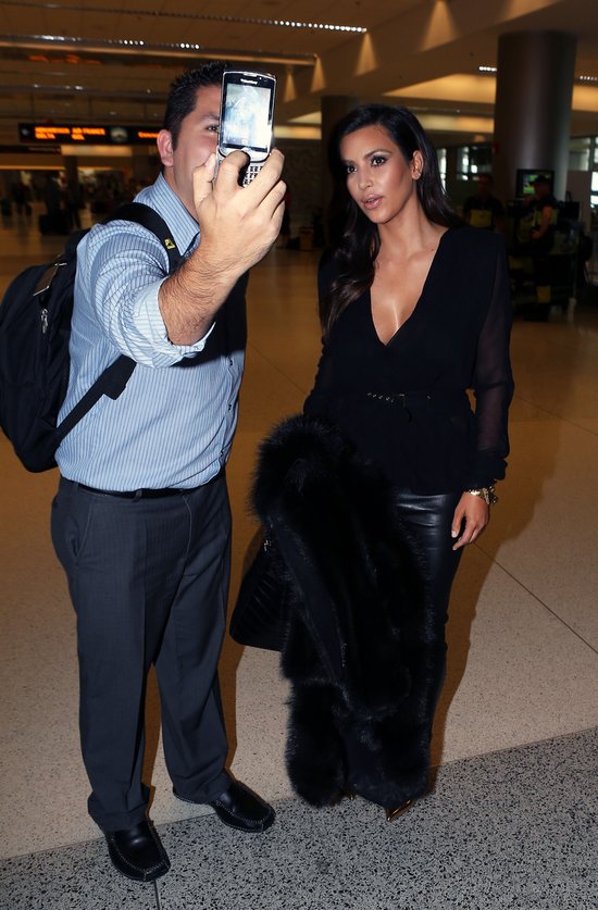 Złote szpilki, futro i  torba od Hermesa (FOTO)