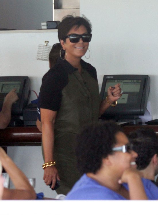 Kardashianowie - kolacja w towarzystwie kamer (FOTO) Kardashianowie - kolacja w towarzystwie kamer (FOTO)