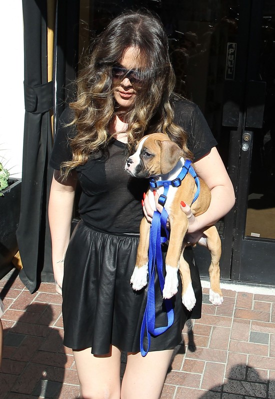 Kim Kardashian i siostry zrobiły cyrk przed sklepem (FOTO)