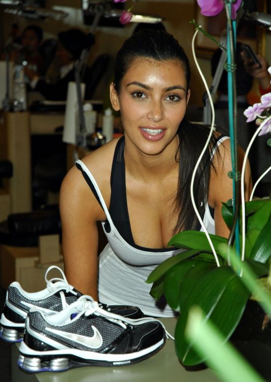 US Weekly: Kim Kardashian ma twarz pełną WYPEŁNIACZY!