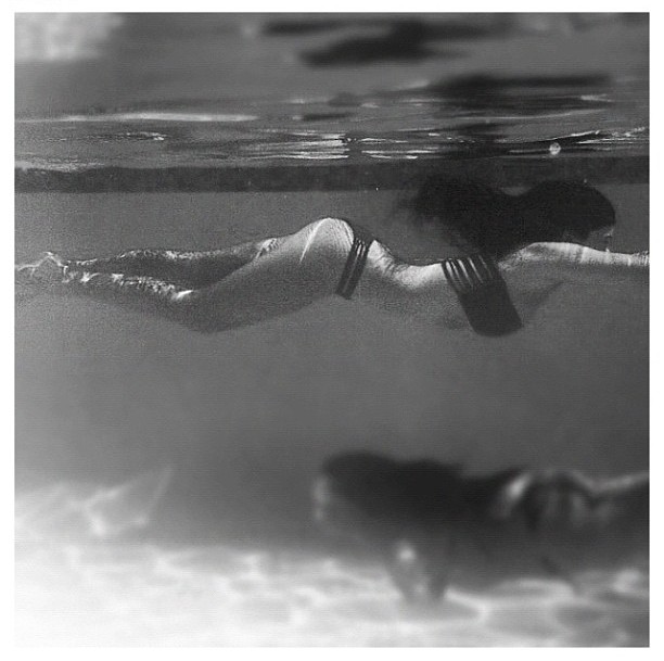 Kim Kardashian robi z siebie seksowną syrenę (FOTO)