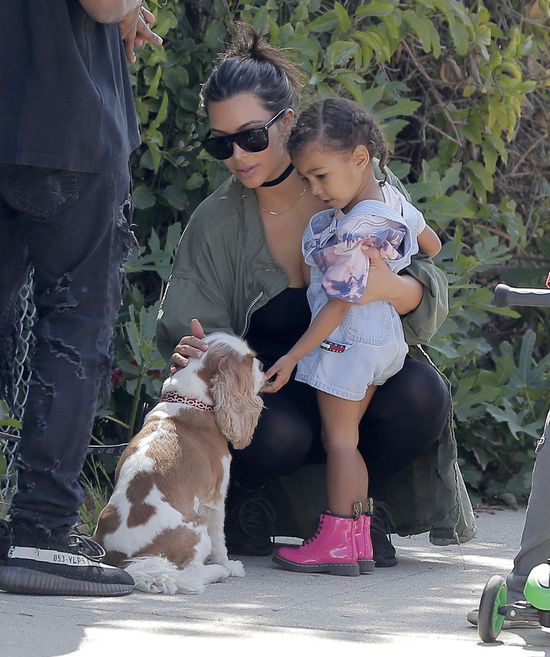 North West upada. Kim Kardashian nawet nie drgnie! (VIDEO)