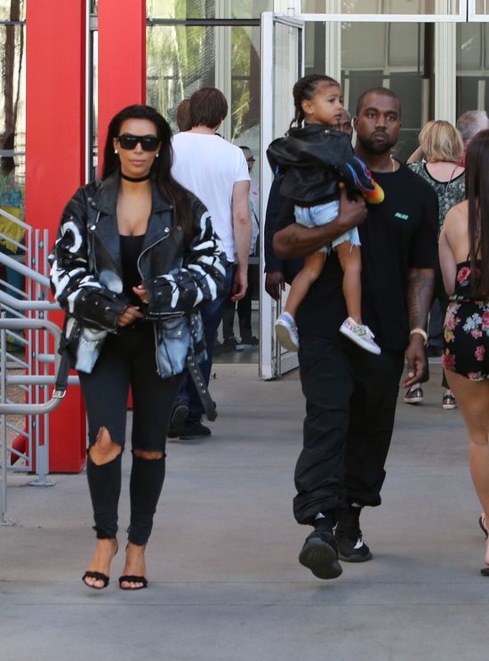 North West upada. Kim Kardashian nawet nie drgnie! (VIDEO)