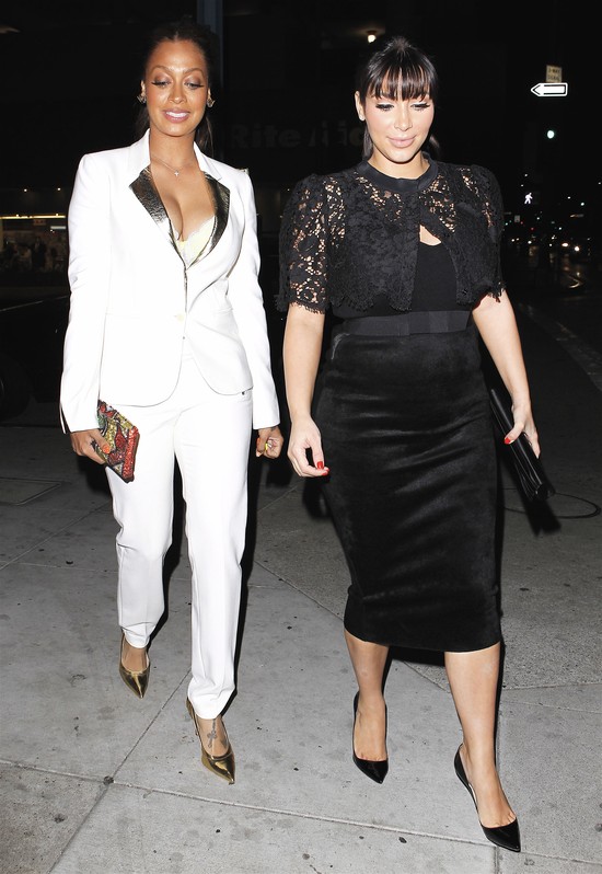 Ciążowe (na)stroje Kim Kardashian są już lepsze (FOTO)