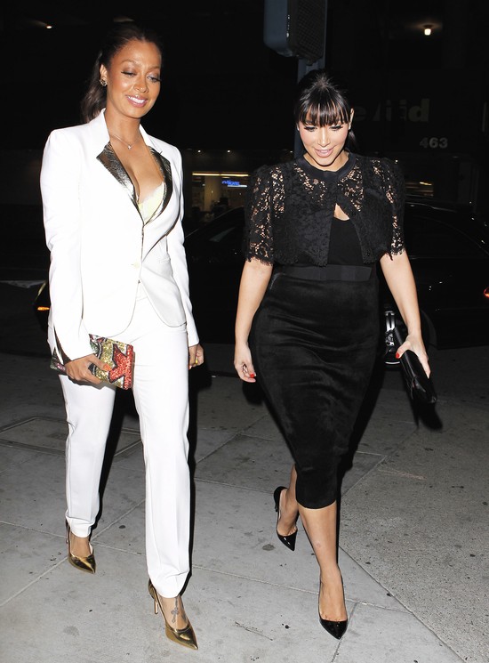 Ciążowe (na)stroje Kim Kardashian są już lepsze (FOTO)