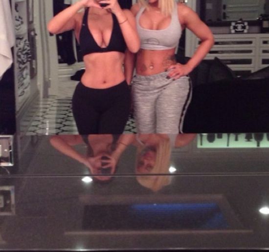 Kim Kardashian i Blac Chyna chwalą się pupami (FOTO) Kim Kardashian i Blac Chyna chwalą się pupami (FOTO)