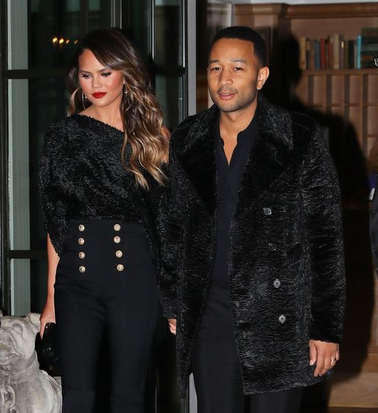 Chrissy Teigen urodzi drugie dziecko i je odda