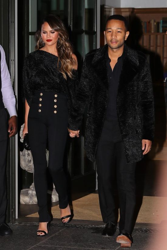 Chrissy Teigen urodzi drugie dziecko i je odda