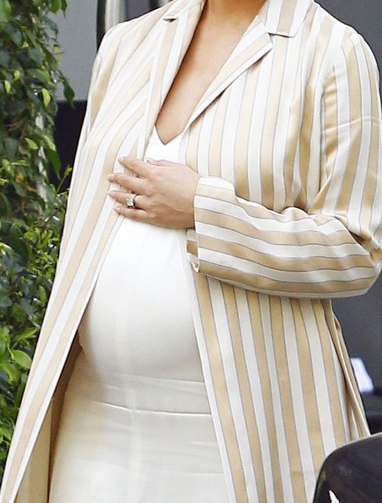 Chrissy Teigen urodzi drugie dziecko i je odda