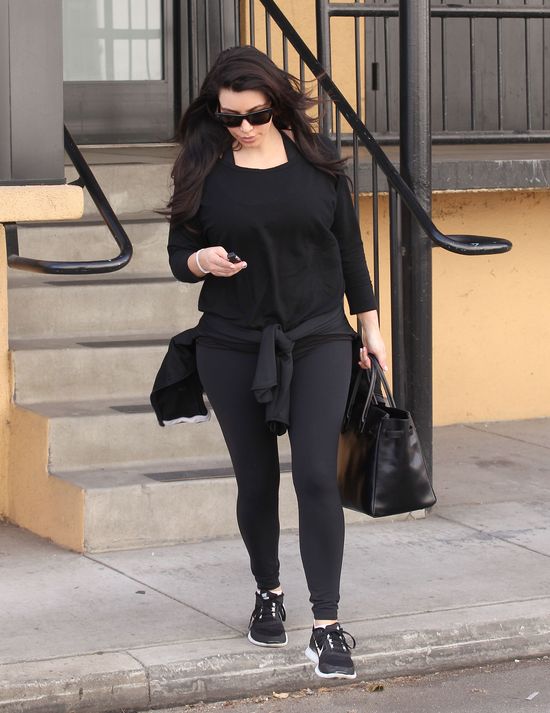Kim Kardashian nie rezygnuje z ćwiczeń na siłowni (FOTO)