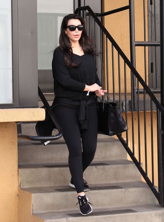 Kim Kardashian nie rezygnuje z ćwiczeń na siłowni (FOTO)