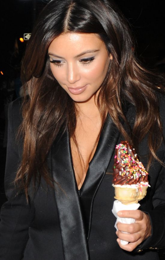 Oto sekret kształtów Kim Kardashian! (FOTO)