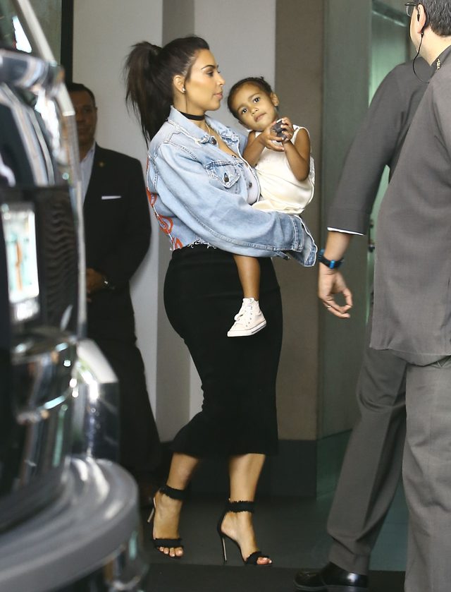 Sexy mamuśki i ich śliczne córeczki na mieście (FOTO)