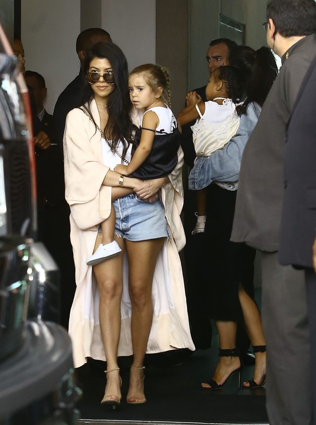 Sexy mamuśki i ich śliczne córeczki na mieście (FOTO)