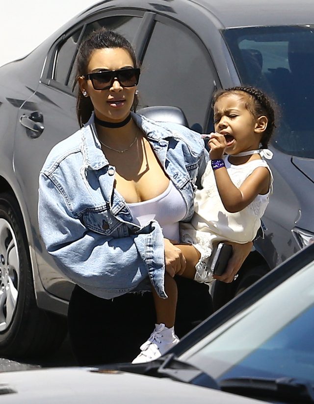 Sexy mamuśki i ich śliczne córeczki na mieście (FOTO)