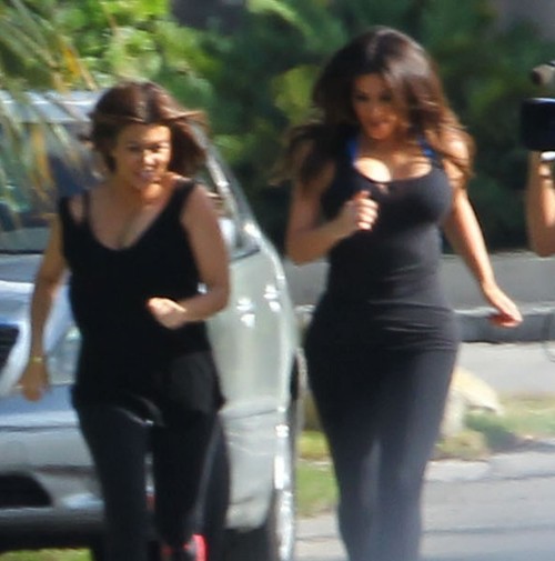Poranny jogging Kim i Kourtney Kardashian (FOTO)