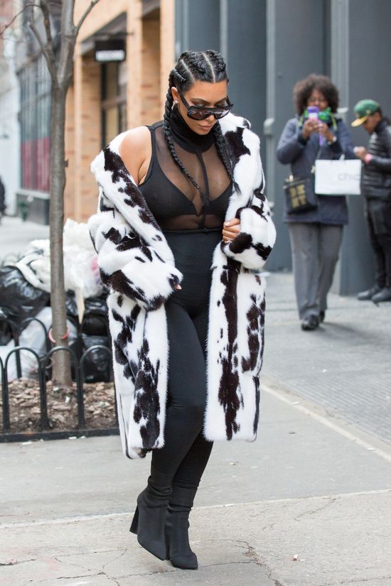 Kim Kardashian zaczęła rodzić na wizji!