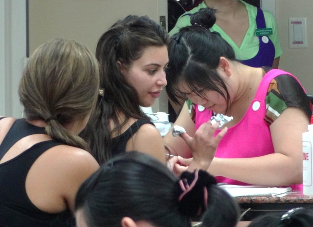 Gdy Kim Kardashian nie ułoży włosów... (FOTO)