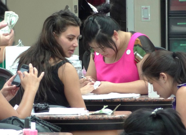 Gdy Kim Kardashian nie ułoży włosów... (FOTO)