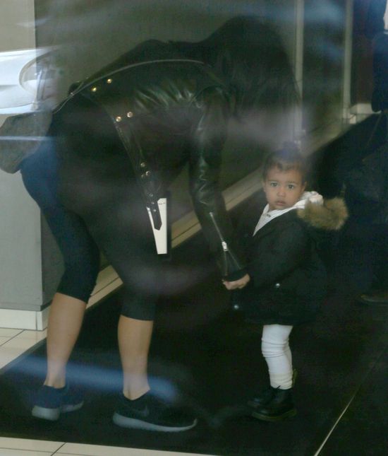 Przykładna mama w ciągu dnia, a wieczorem... (FOTO)