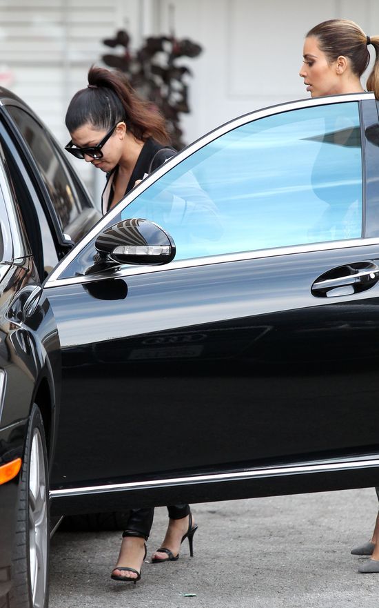 Kim i Kourtney Kardashian z córkami na zakupach (FOTO) Kim i Kourtney Kardashian z córkami na zakupach (FOTO)