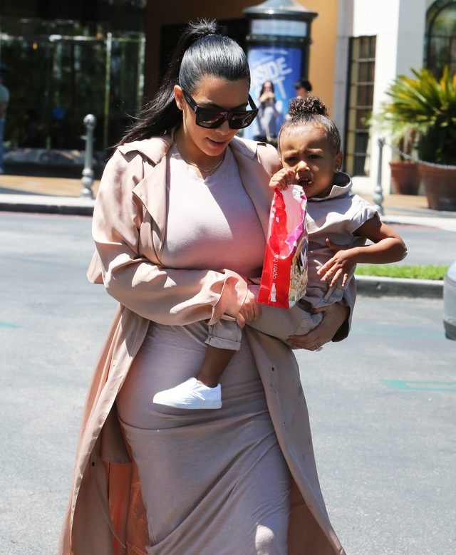 Nori poplamiła płaszcz mamy za 4500 dolarów (FOTO)