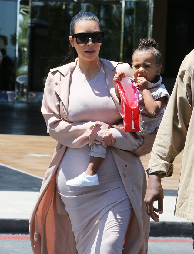 Nori poplamiła płaszcz mamy za 4500 dolarów (FOTO)