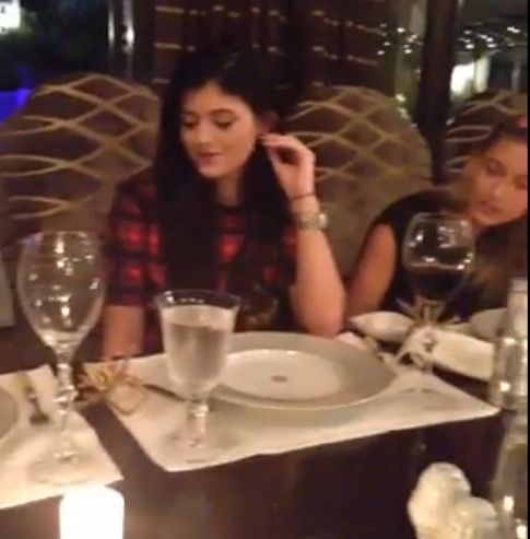 Jak wygląda zwykły obiad u Kardashianów? (VIDEO)