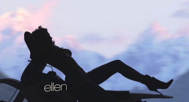 Naga Kim Kardashian w teledysku Kanye Westa