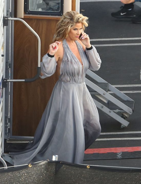 18-letnia córka celebrytki pokazała zabieg ostrzyknięcia ust 18-letnia córka celebrytki pokazała zabieg ostrzyknięcia ust