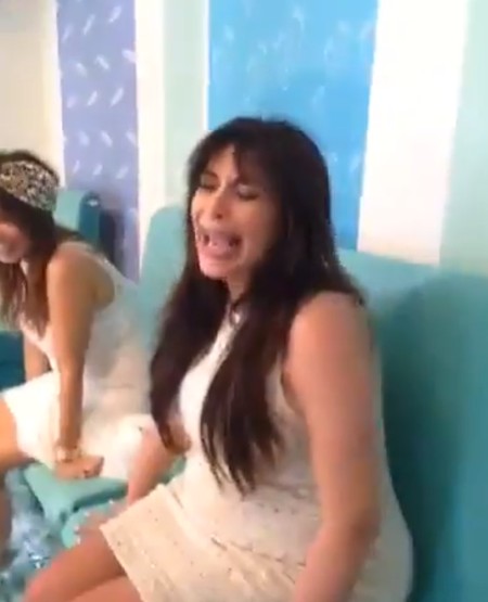 Kim Kardashian spanikowała podczas rybiego pedicure (FOTO)