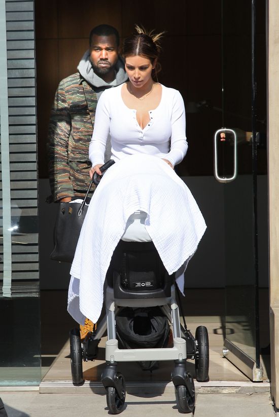 Kanye West będzie płacił Kim Kardashian za związek