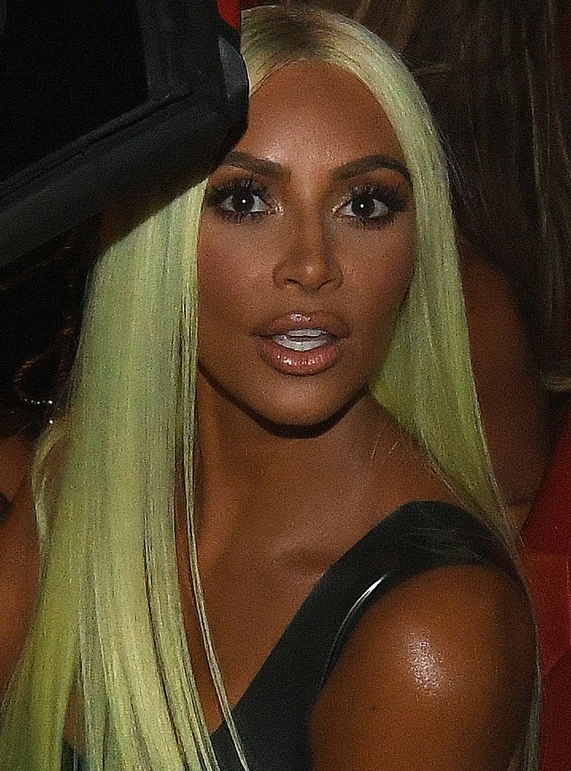 Kim Kardashian w NOWEJ fryzurze. Dawno nie wyglądała tak źle (ZDJĘCIA)