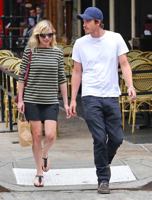 Kirsten Dunst na zakupach z ukochanym (FOTO)