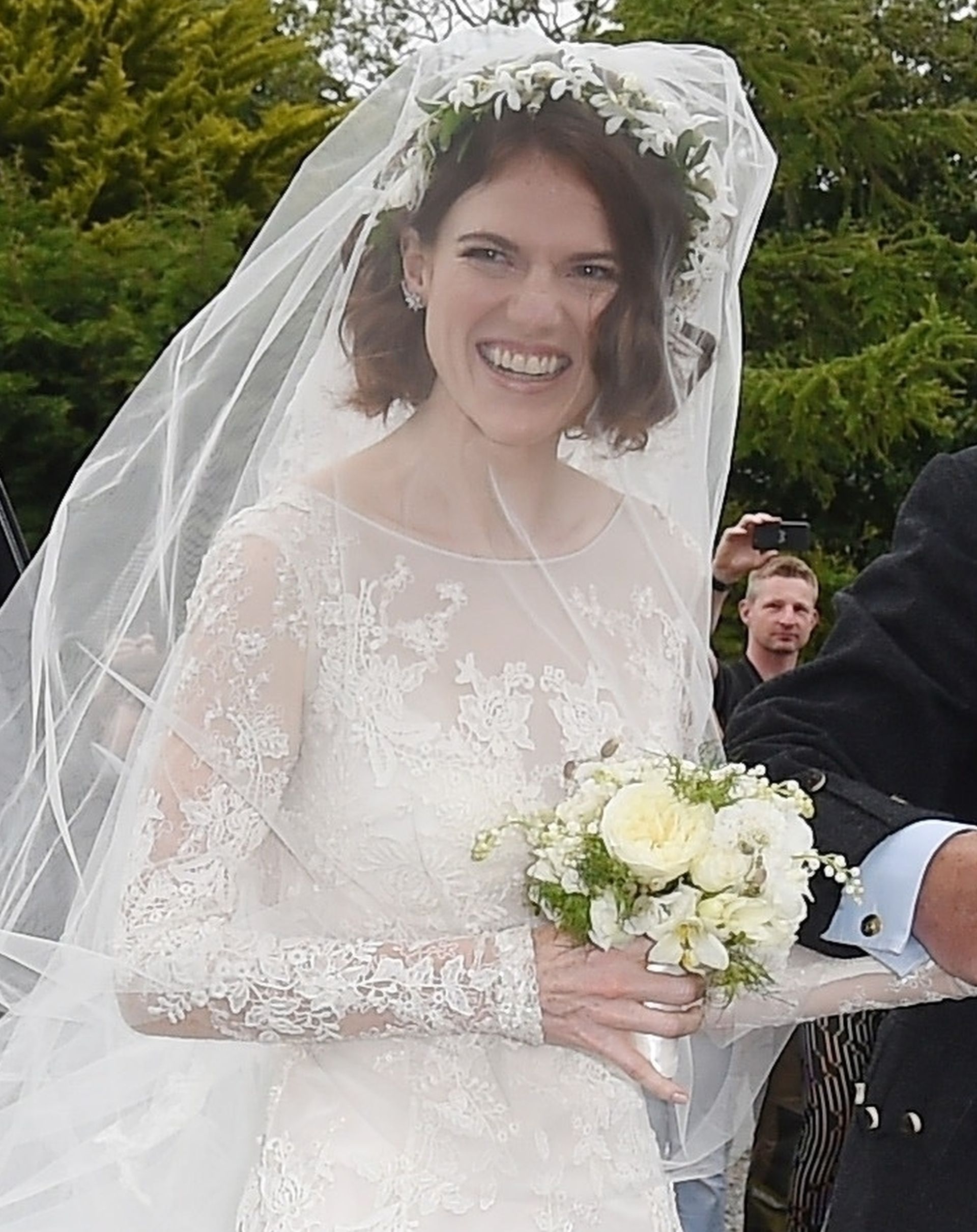 Gwiazdy Gry o tron wzięły ślub. Piękna kreacja Rose Leslie! (ZDJĘCIA)