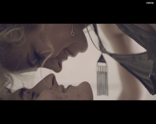 Dawid Podsiadło pokazał w klipie seks? [VIDEO]