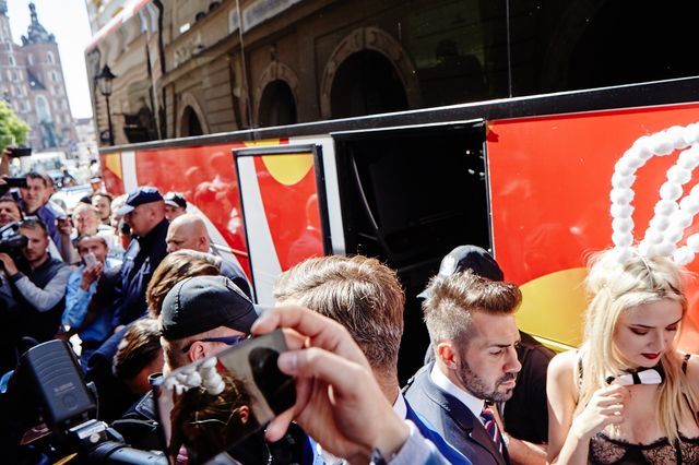 Euro 2016: Polską reprezentacje żegnały... Króliczki Playboya! (FOTO)