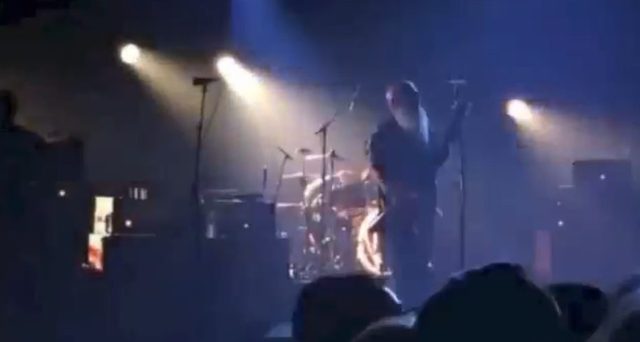 W tym momencie w auli Bacatlan padły pierwsze strzały 