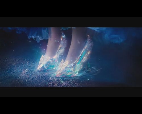 Nowy Kopciuszek jest... cool? [VIDEO]