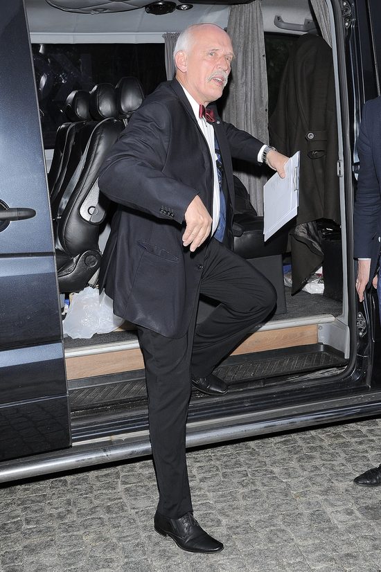 Korwin-Mikke o 500 zł: To zaśmieci naród polski ŚMIECIEM...